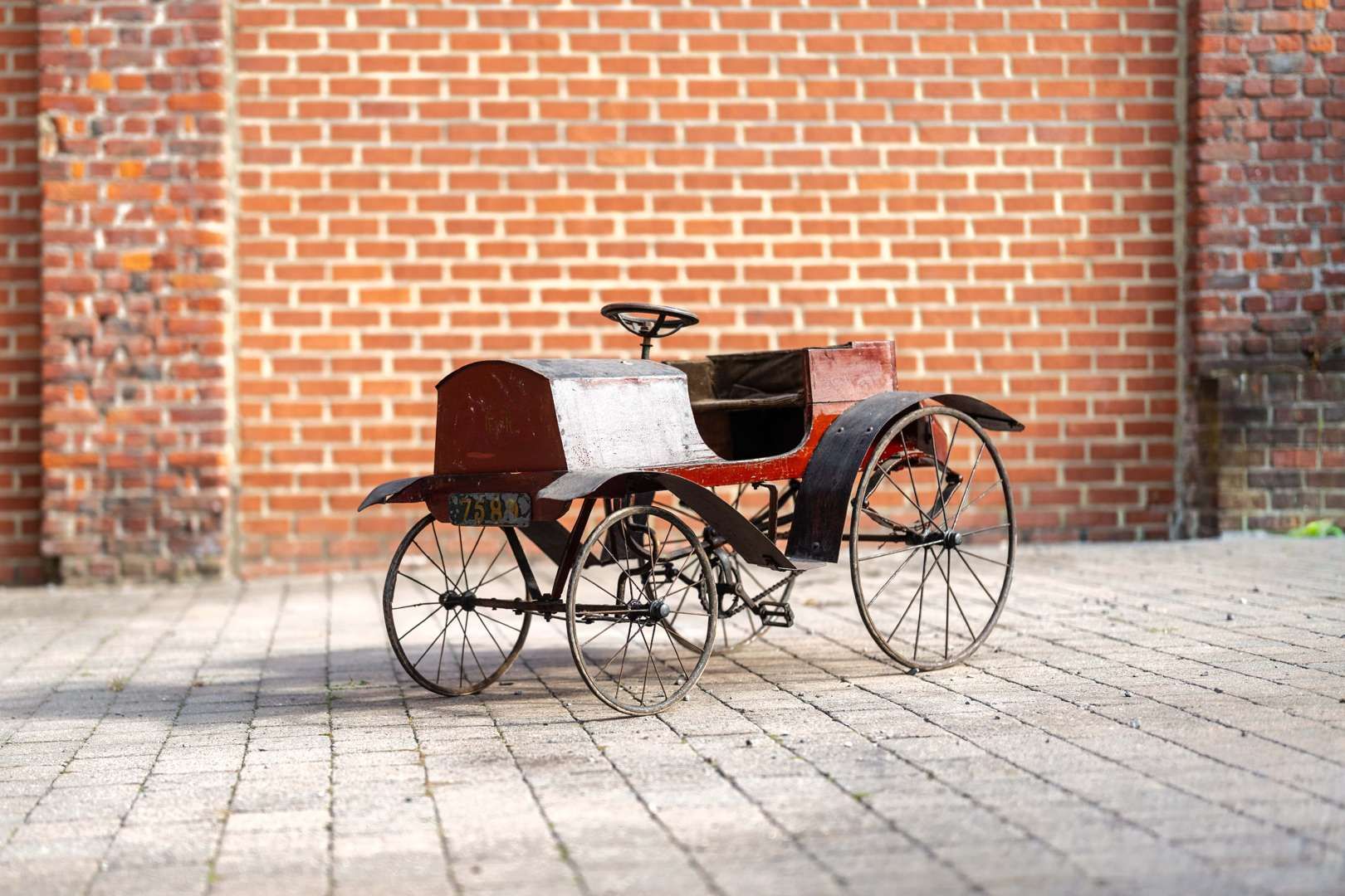 1903 FN 4, foto 1