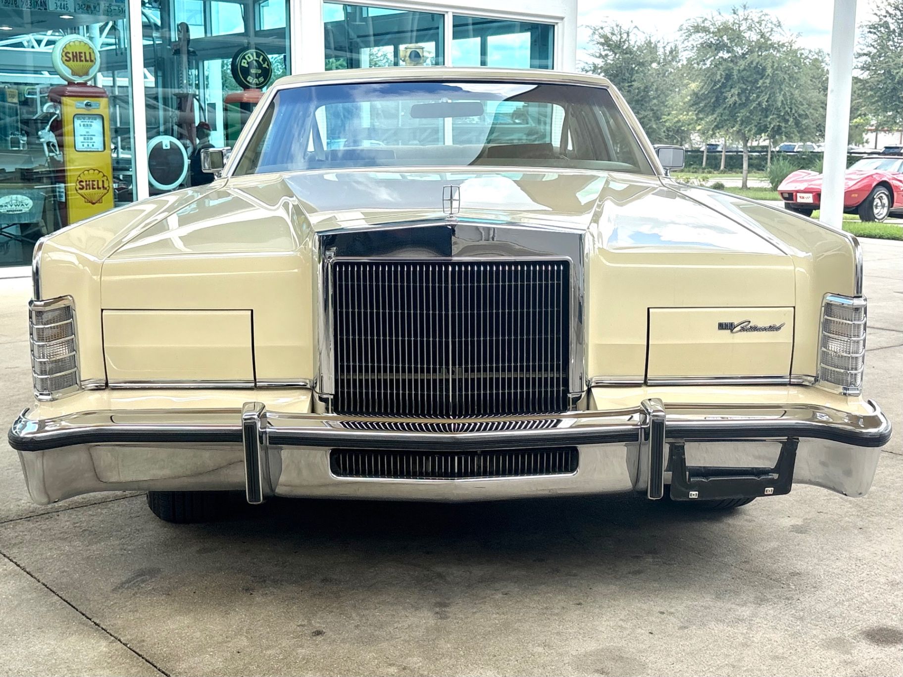 1977 Lincoln Continental Town Coupe, foto 2