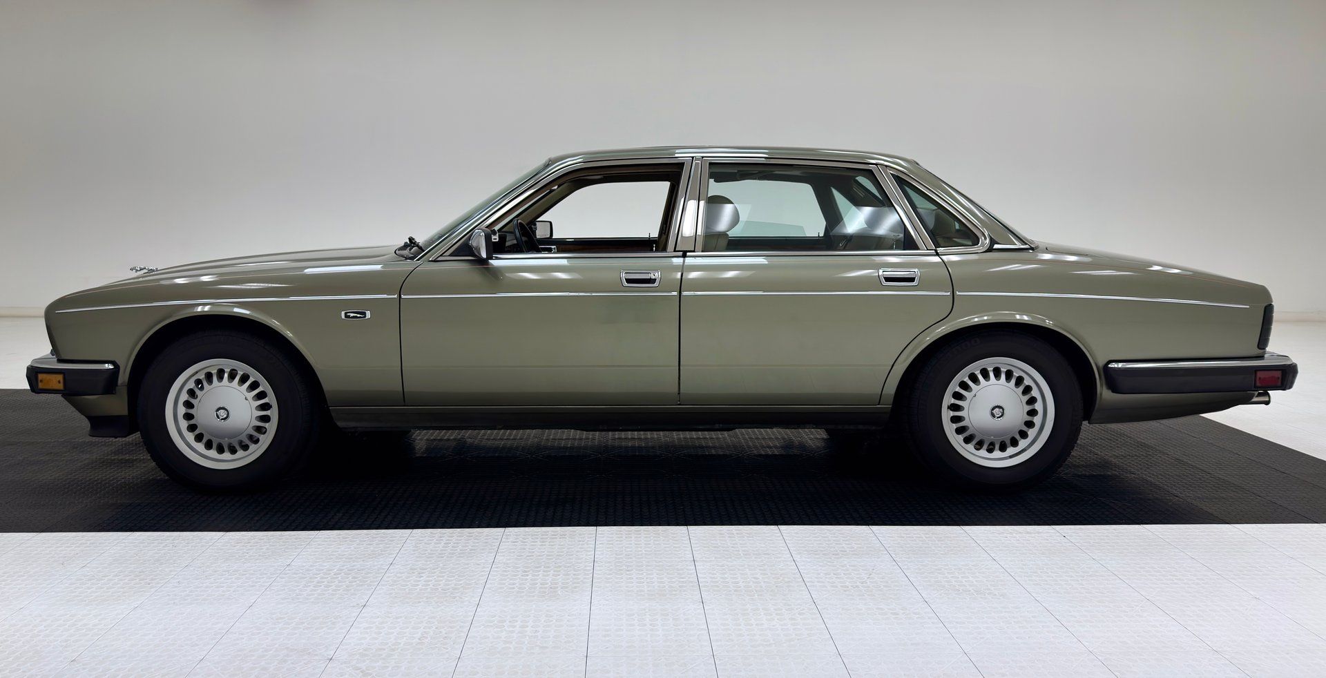 1989 Jaguar XJ6 Vanden Plas XJ40, foto 2