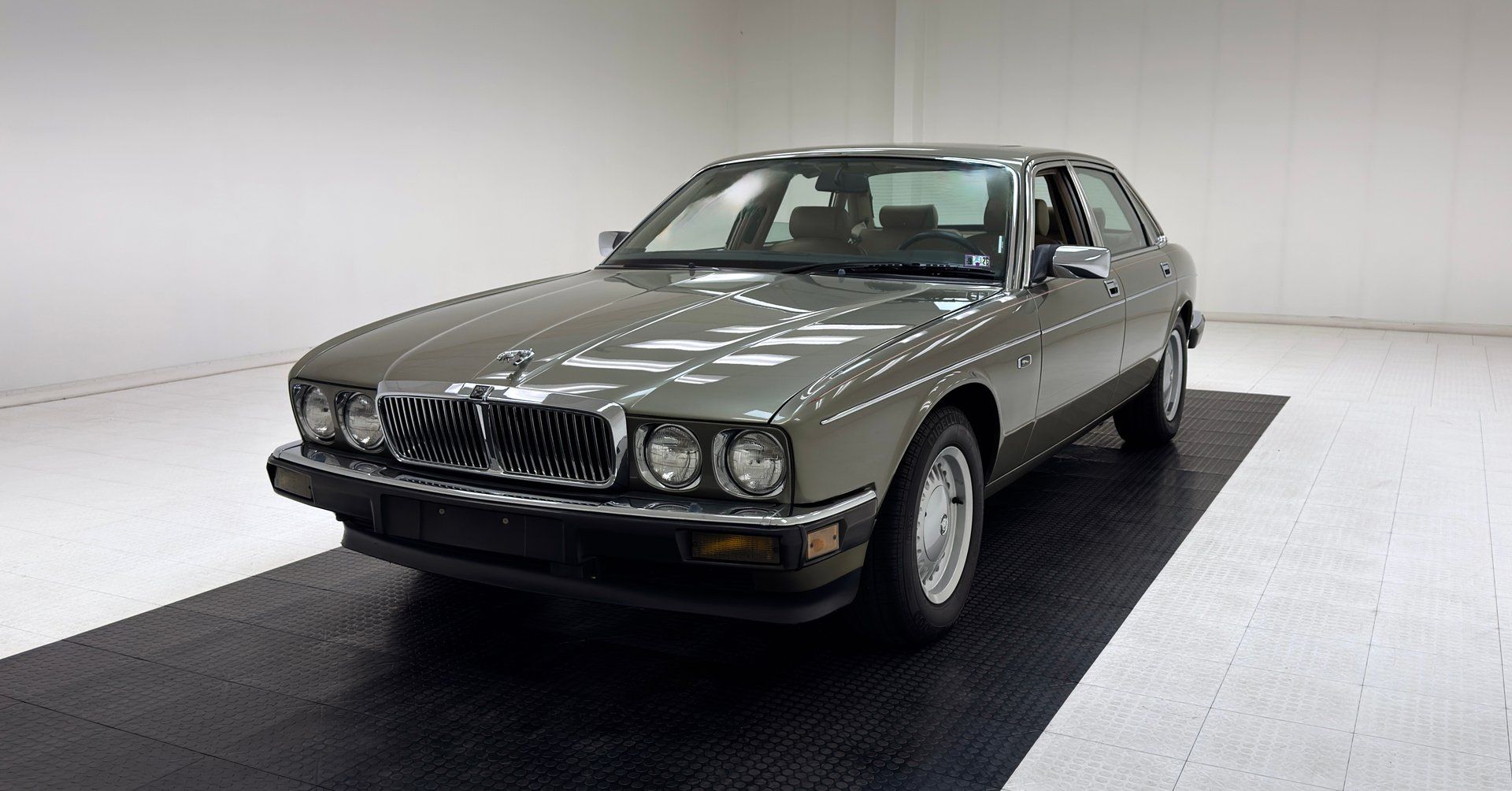 1989 Jaguar XJ6 Vanden Plas XJ40, foto 1