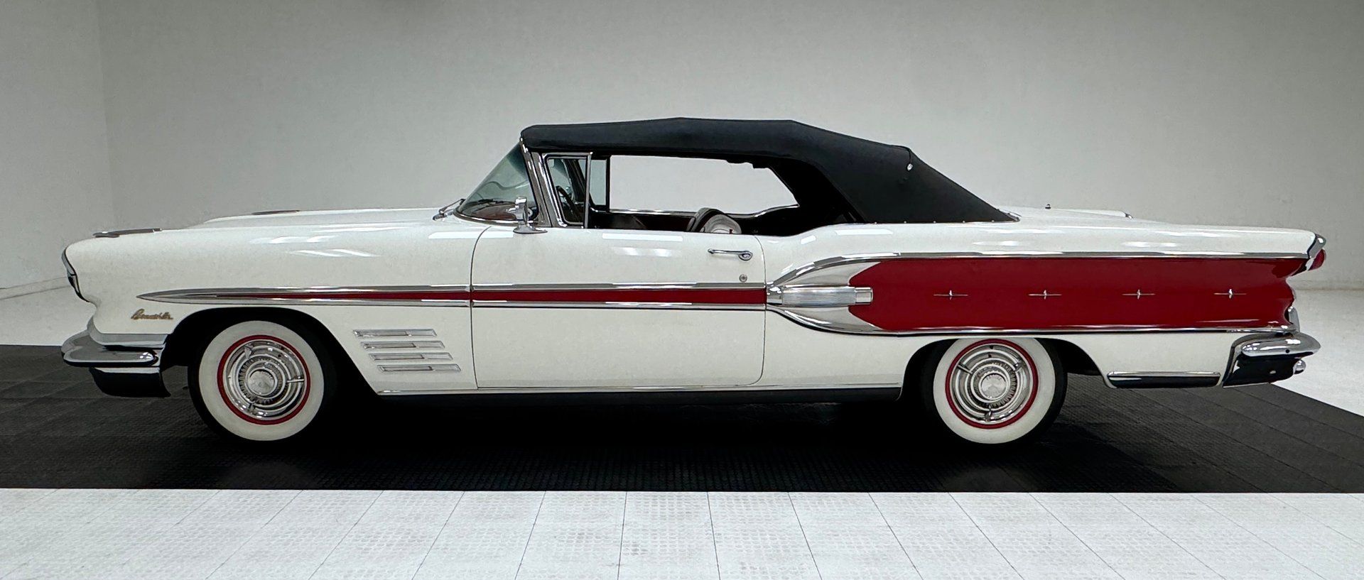 1958 Pontiac Bonneville Convertible, foto 2
