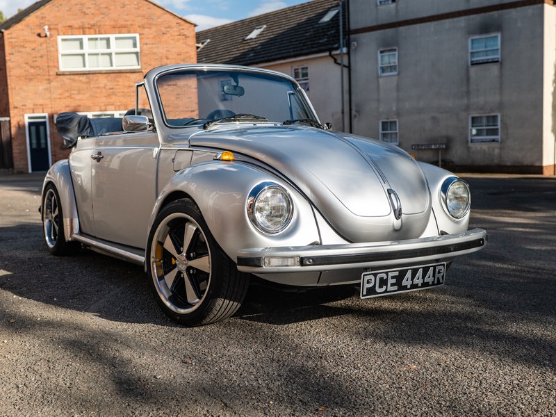 1977 Volkswagen Beetle 1303LS Karmann Cabriolet RHD 2.2L Manual, foto 2