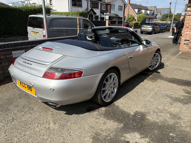 2001 Porsche 911 3.4L Carrera Tiptronic Cabriolet 996, foto 2
