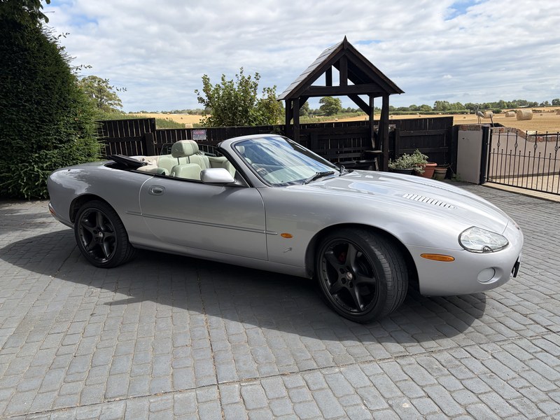 2001 Jaguar XKR Convertible X100, foto 2