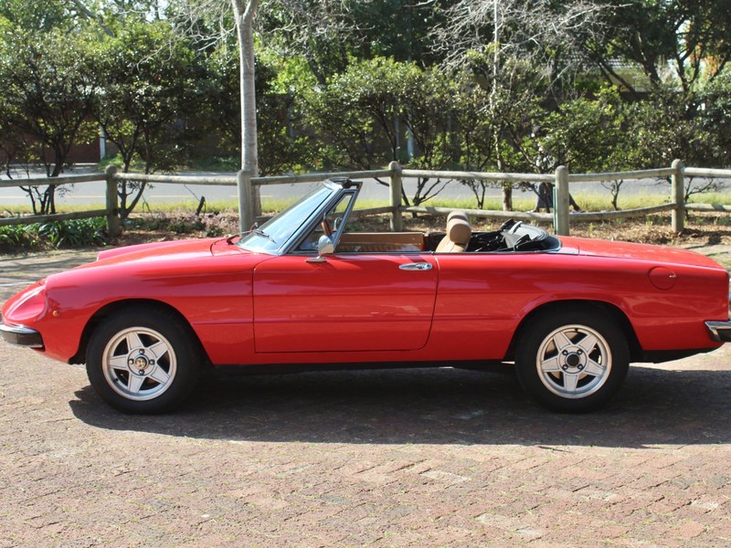 1976 Alfa Romeo 2.0 Spider Series 2 RHD, foto 3