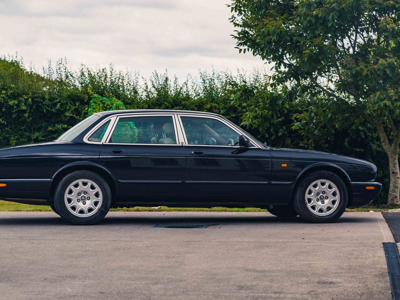 2001 Jaguar XJ8 3.2 V8, foto 2