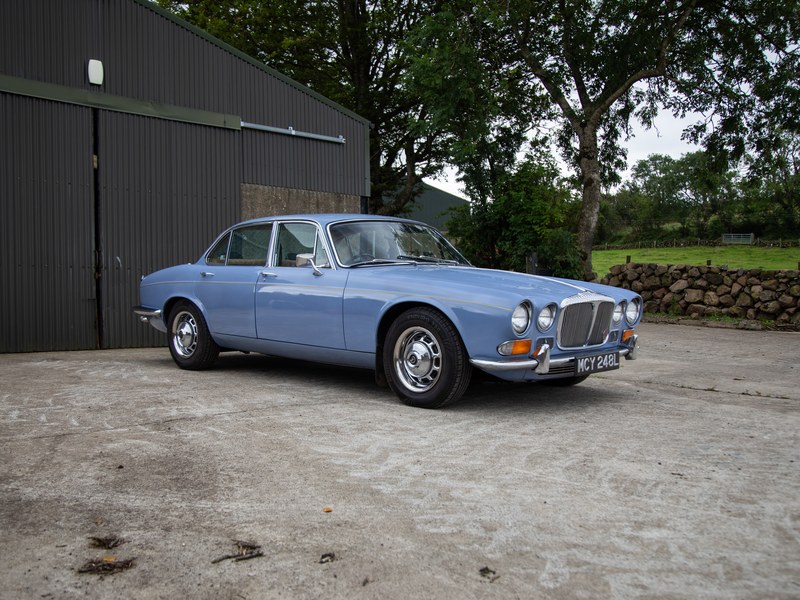1973 Daimler Sovereign 4.2 Auto, foto 1