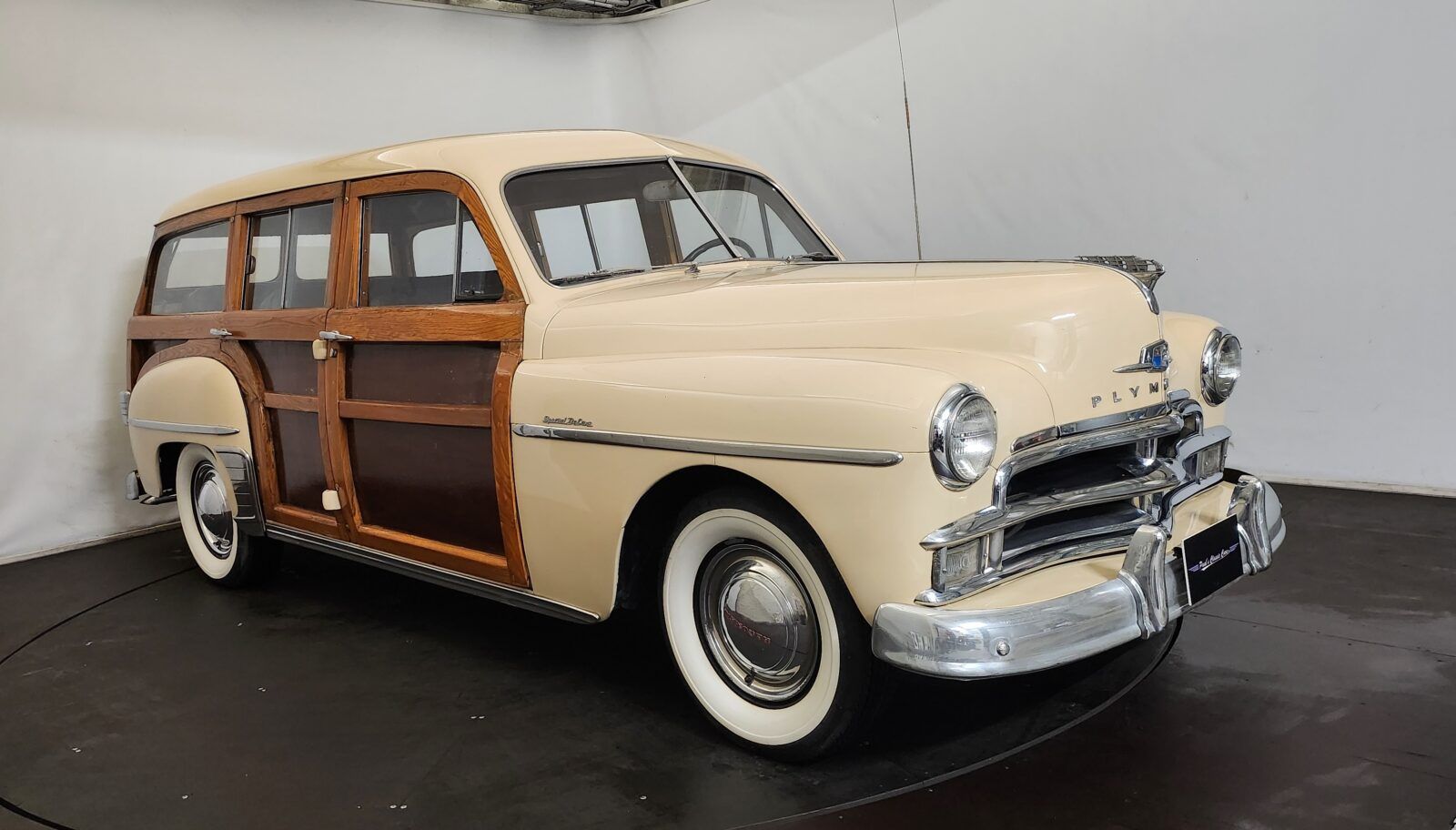 1950 Plymouth Deluxe, foto 1